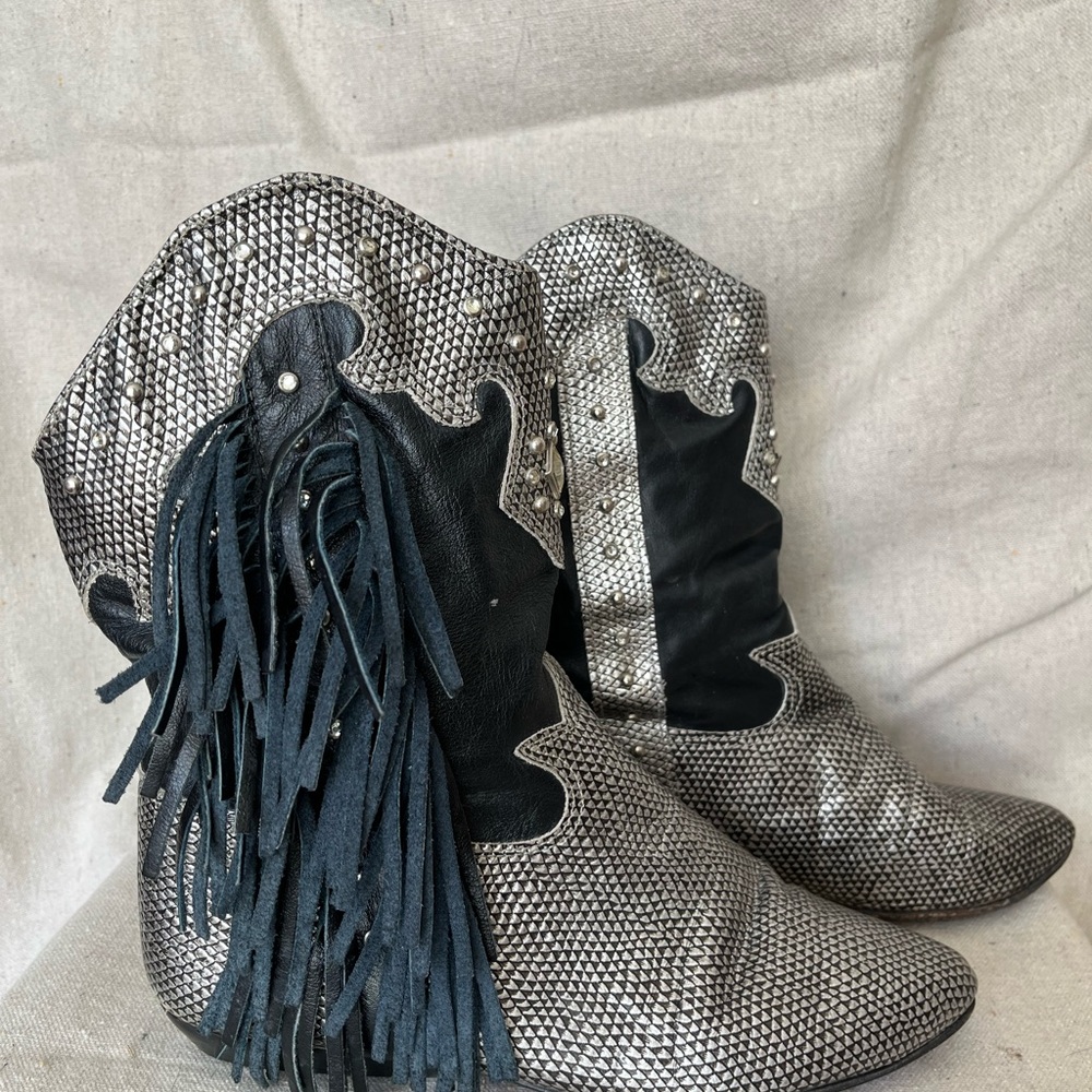 Vintage Silver Fringe boots 7.5